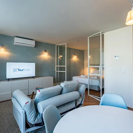 Chic And Glamorous Downtown With Terrace-f Porto